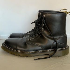 Dr. Martens Men’s Awley 8 eye boot Size 14 in almost perfect condition.